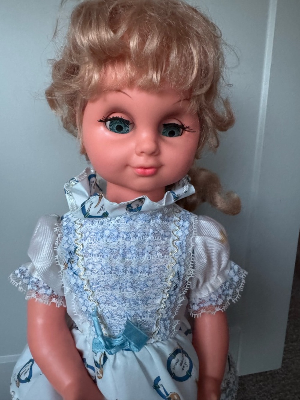 Vintage Doll Animated Wind Up Music Box Head Nods Eyes Open Close Twist Waist 19